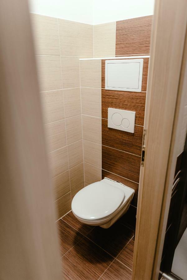 Zelny Trh 40 *